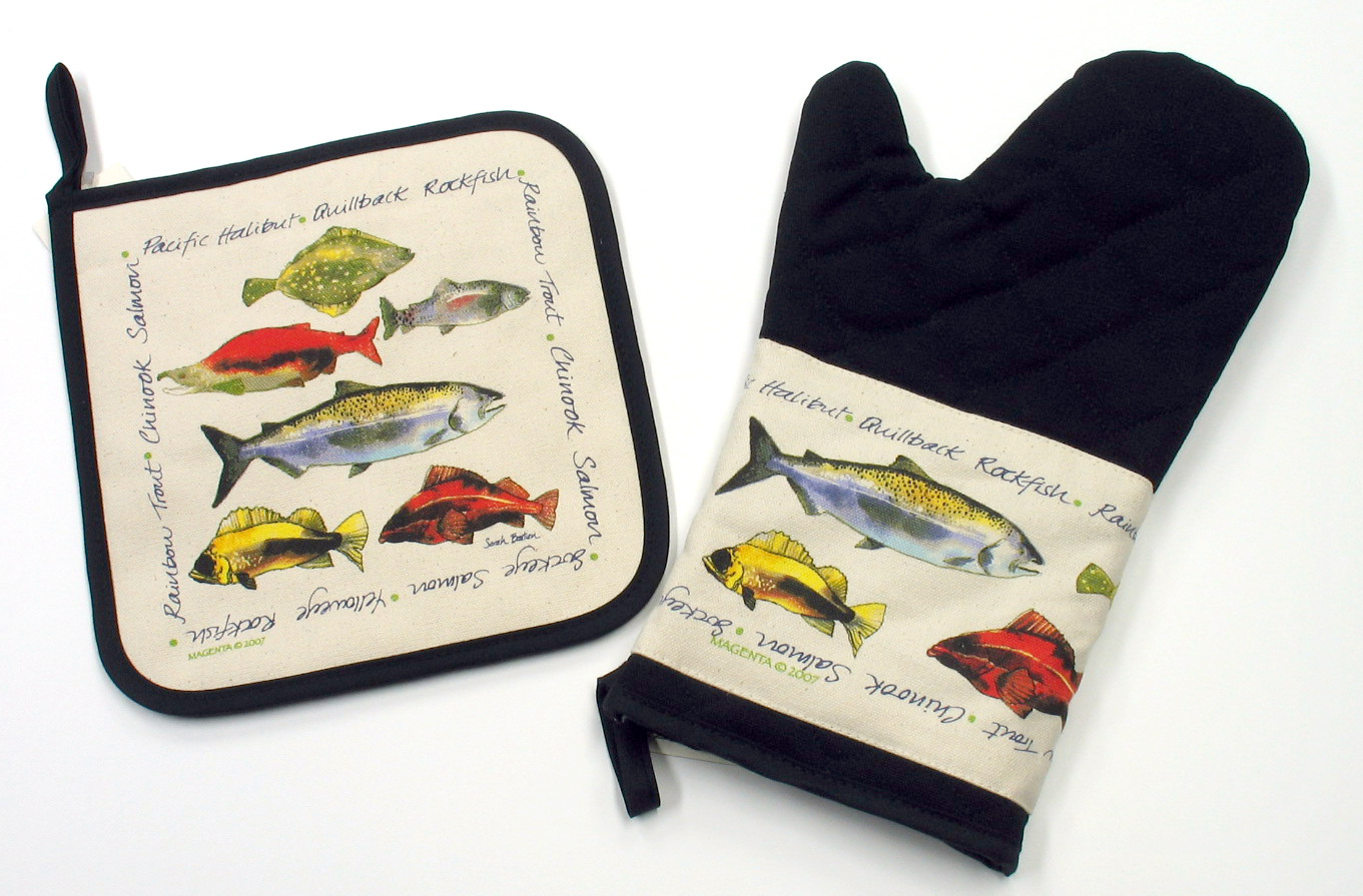 beautiful quilted fish pot holder and oven mitt by Sarah Bastien